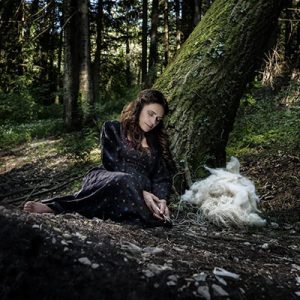 Is this the reason why spinning wool was women’s work? Anteprima Opera